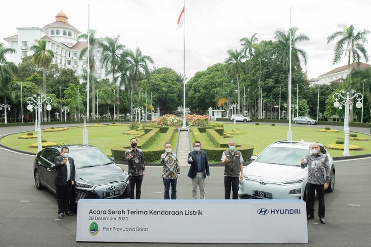 Ridwan Kamil Pakai Hyundai Ioniq dan Kona EV